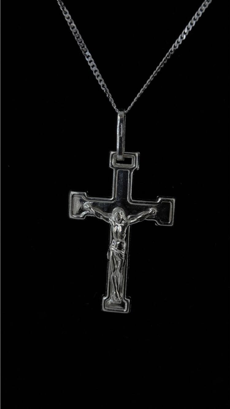 Crucifix Pendant 2mm Curb Chain Necklace 18.5